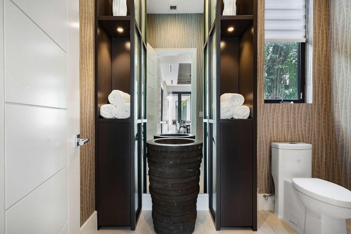 ROYAL PALM YACHT & COUNTRY CLUB - Residential