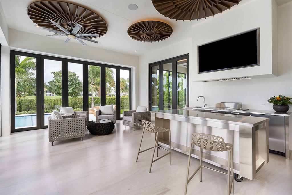 ROYAL PALM YACHT & COUNTRY CLUB - Residential