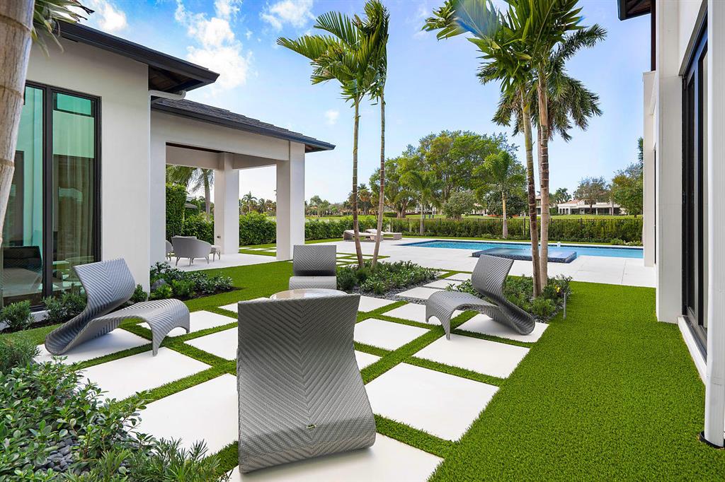 ROYAL PALM YACHT & COUNTRY CLUB - Residential