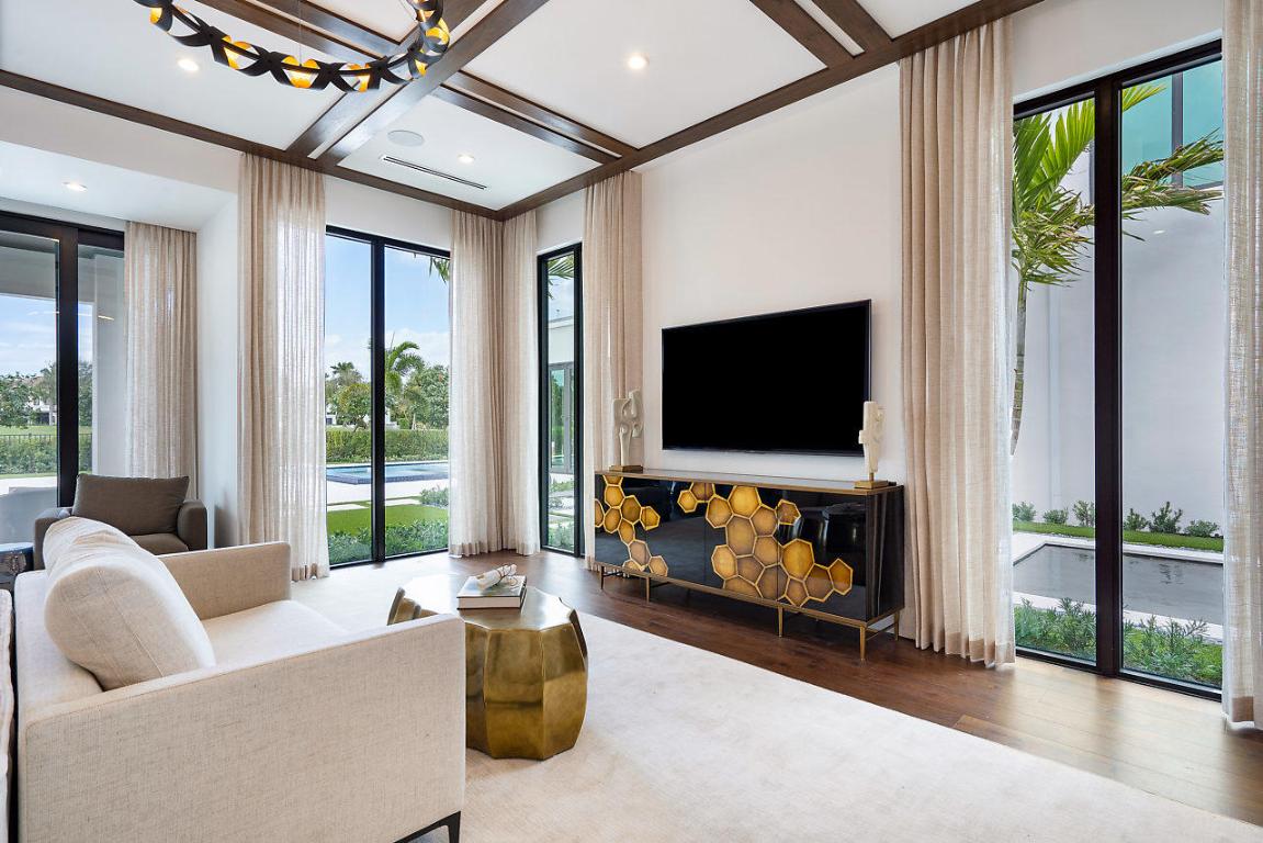 ROYAL PALM YACHT & COUNTRY CLUB - Residential