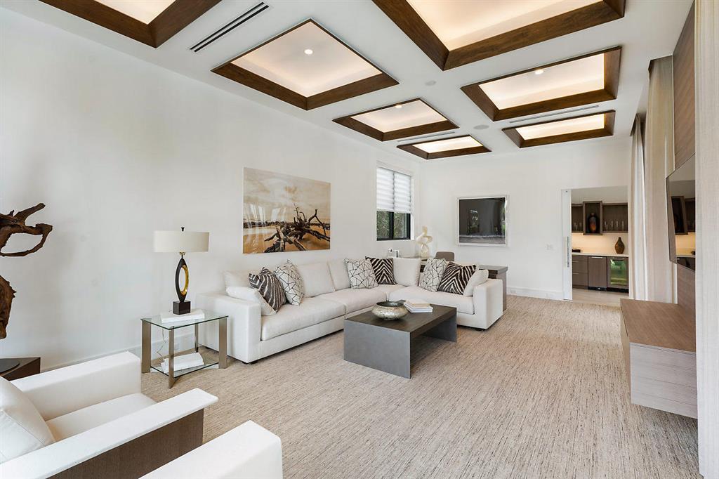 ROYAL PALM YACHT & COUNTRY CLUB - Residential