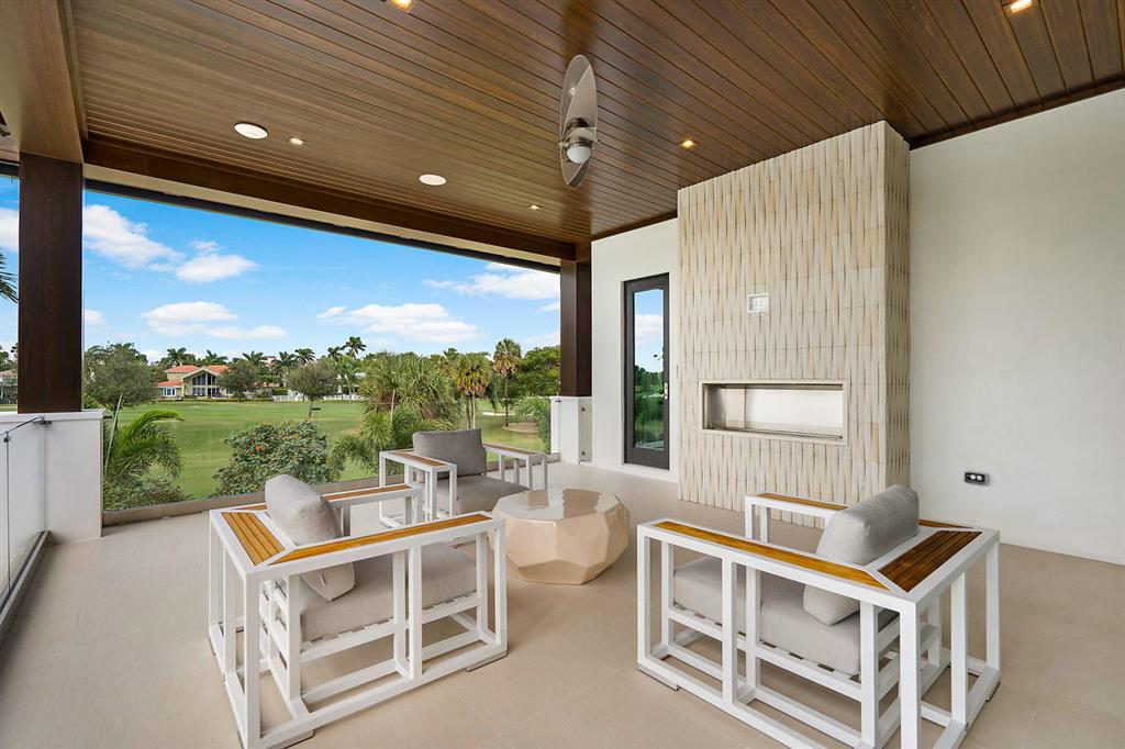 ROYAL PALM YACHT & COUNTRY CLUB - Residential