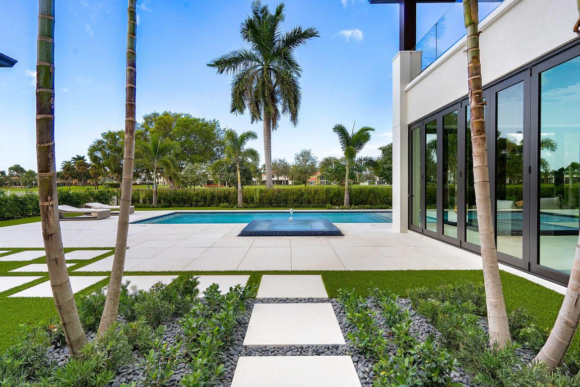 ROYAL PALM YACHT & COUNTRY CLUB - Residential