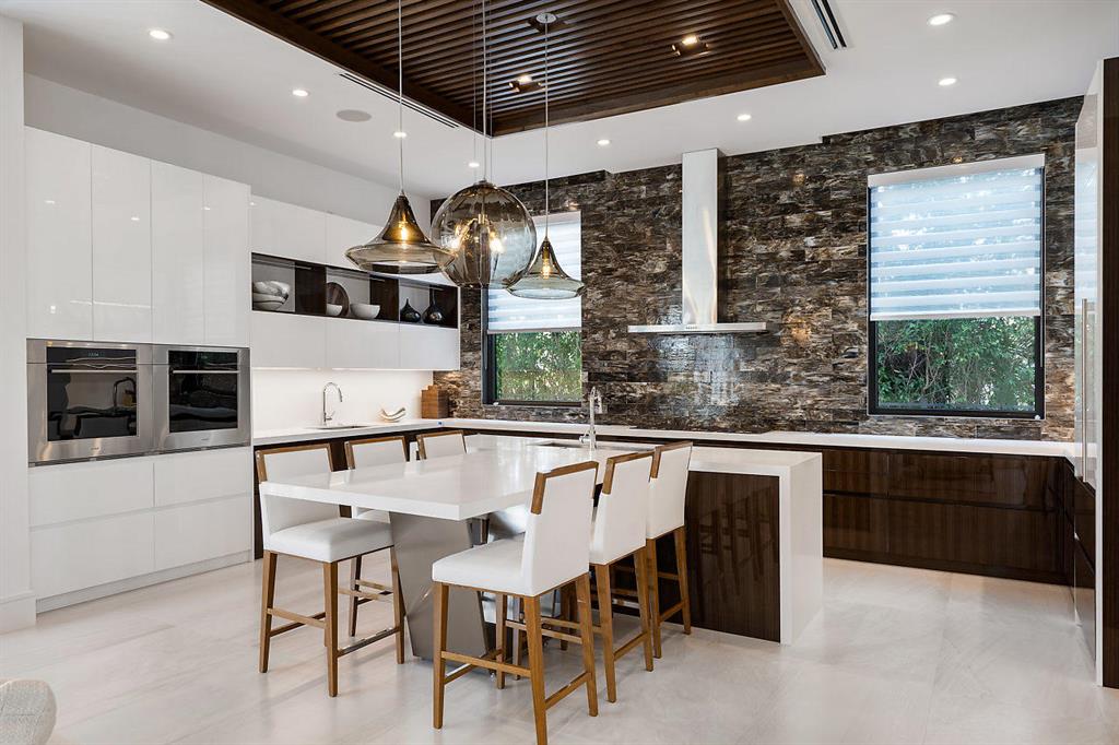 ROYAL PALM YACHT & COUNTRY CLUB - Residential