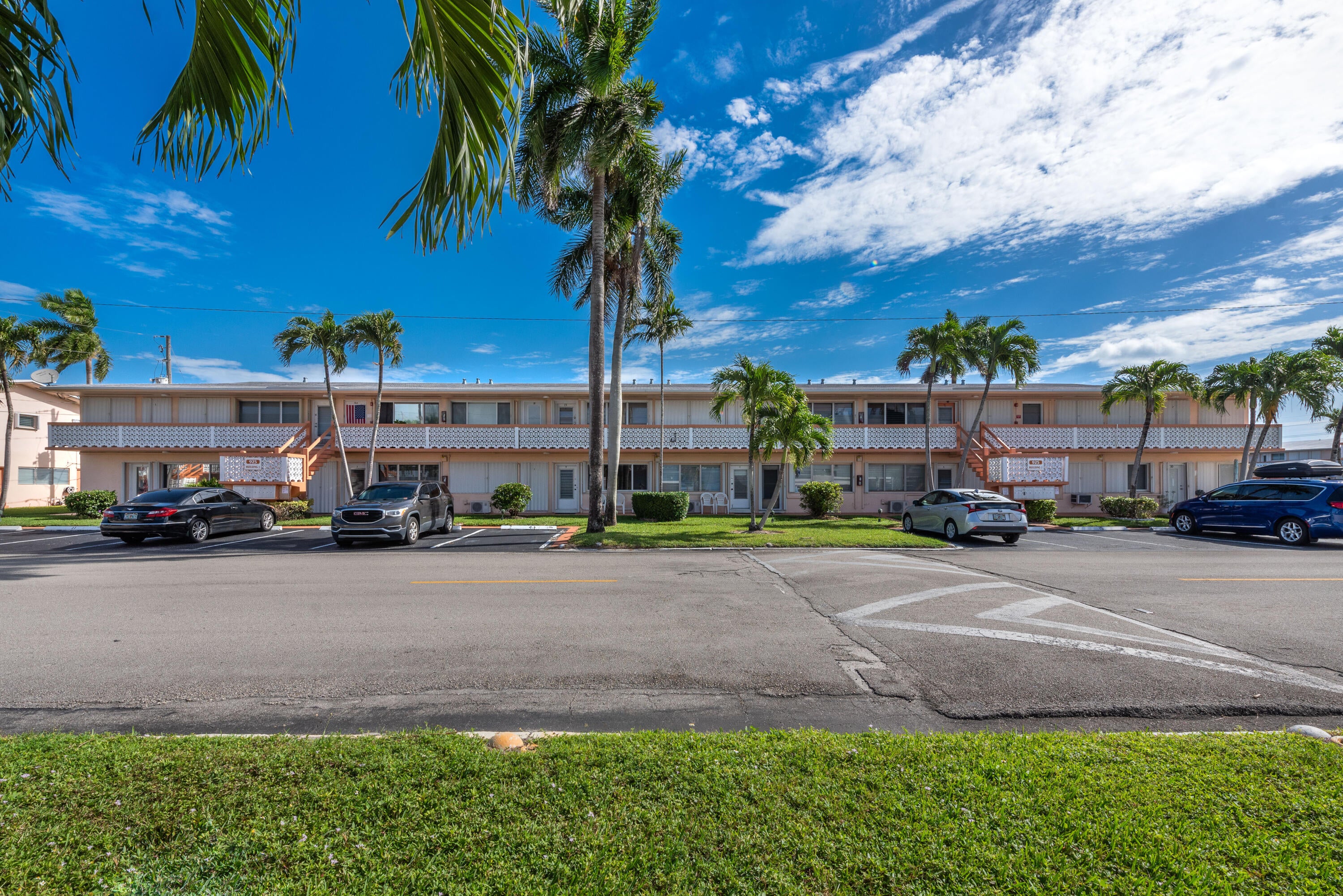 925 SW 11th Avenue 3j, Hallandale FL 33009