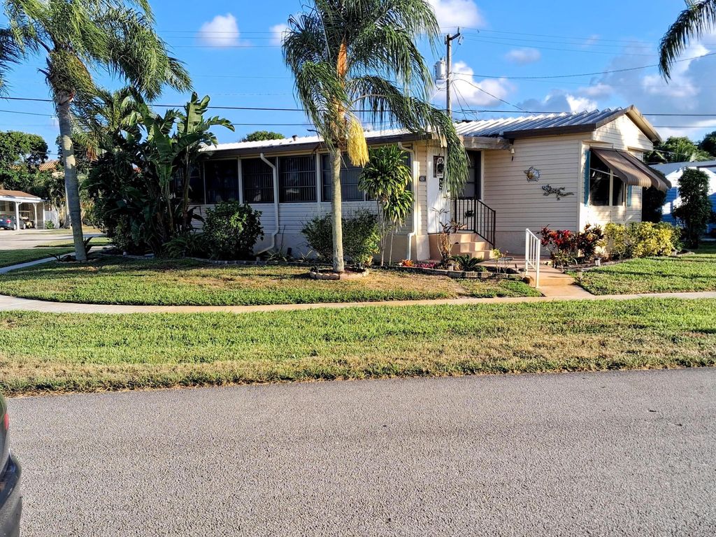 Photo of 4094 Meadowview Drive, Boynton Beach, FL 33436 (MLS # R11106569)