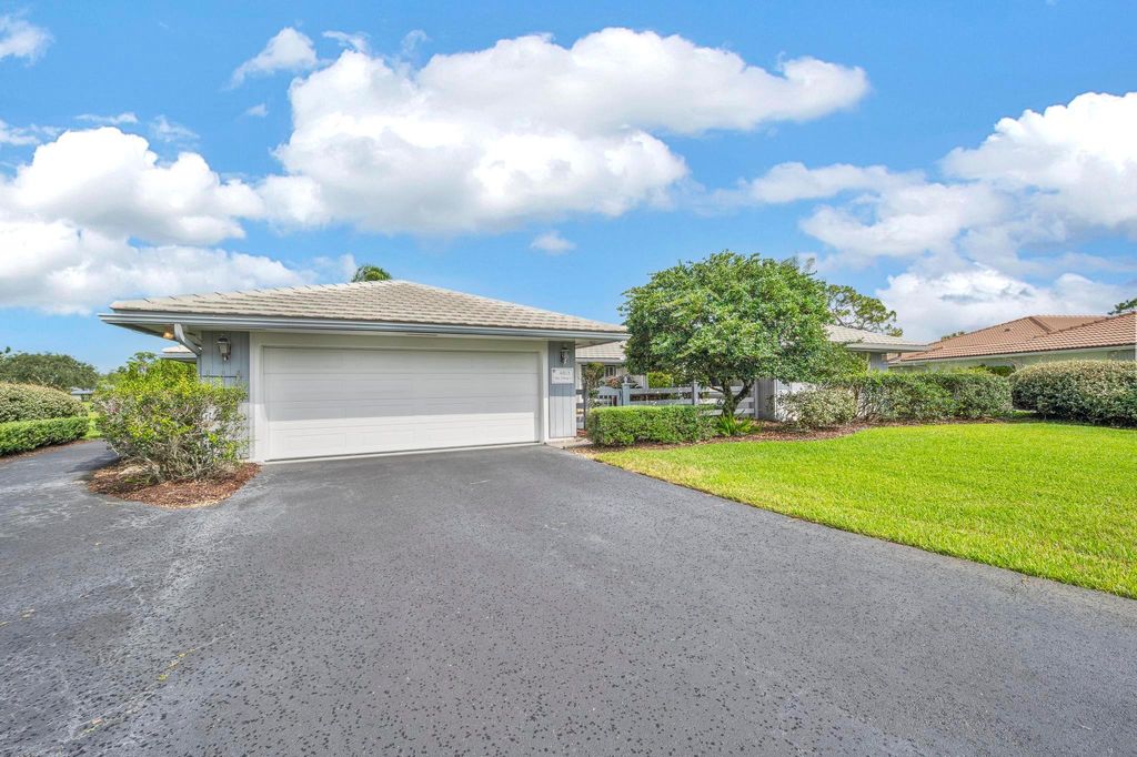 Photo of 4813 SW Aberdeen Circle, Palm City, FL 34990 (MLS # R10989099)