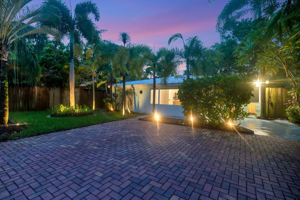 Photo of 1317 NE 1st Avenue, Fort Lauderdale, FL 33304 (MLS # R11123704)