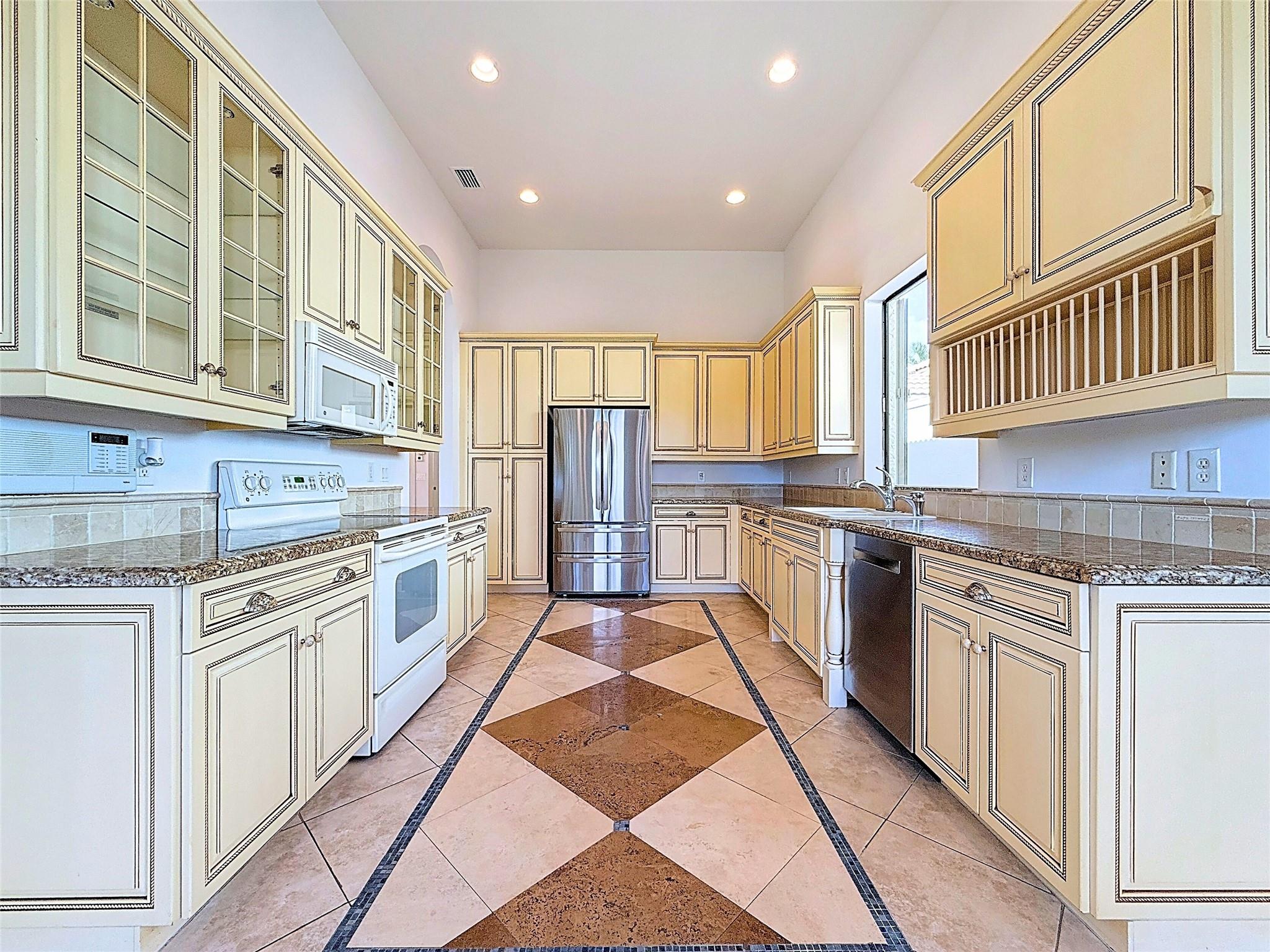 6874 Fabiano Cir