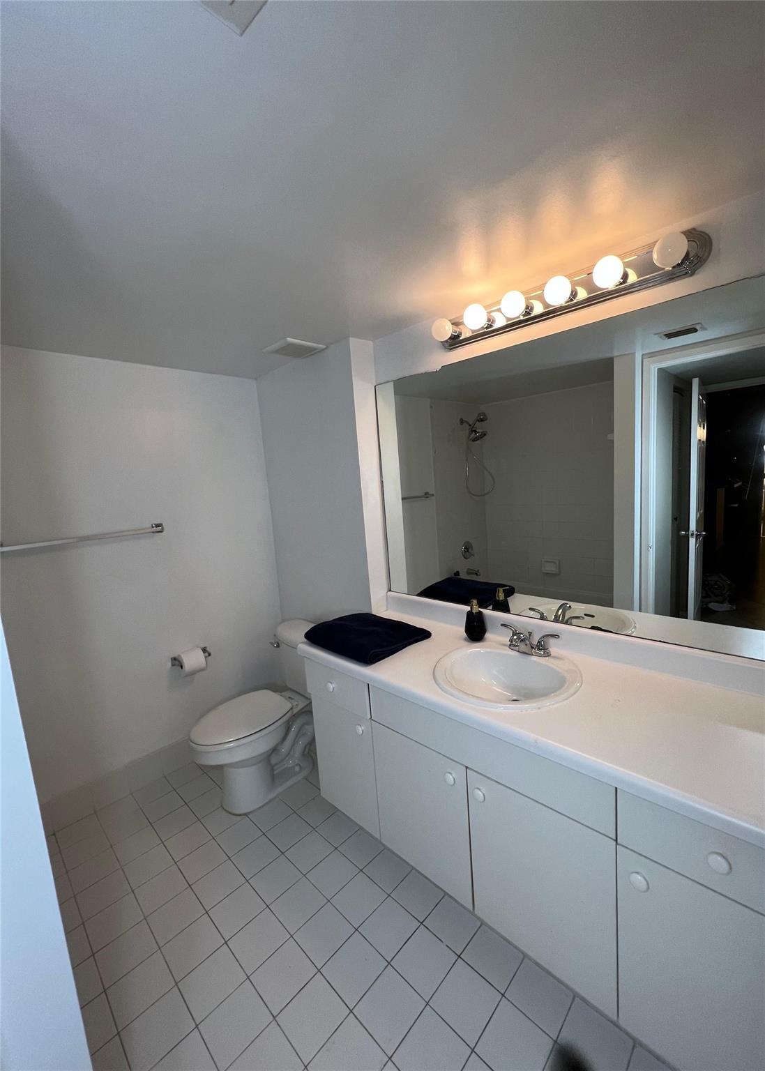 ROYAL GRAND CONDO - Residential Lease