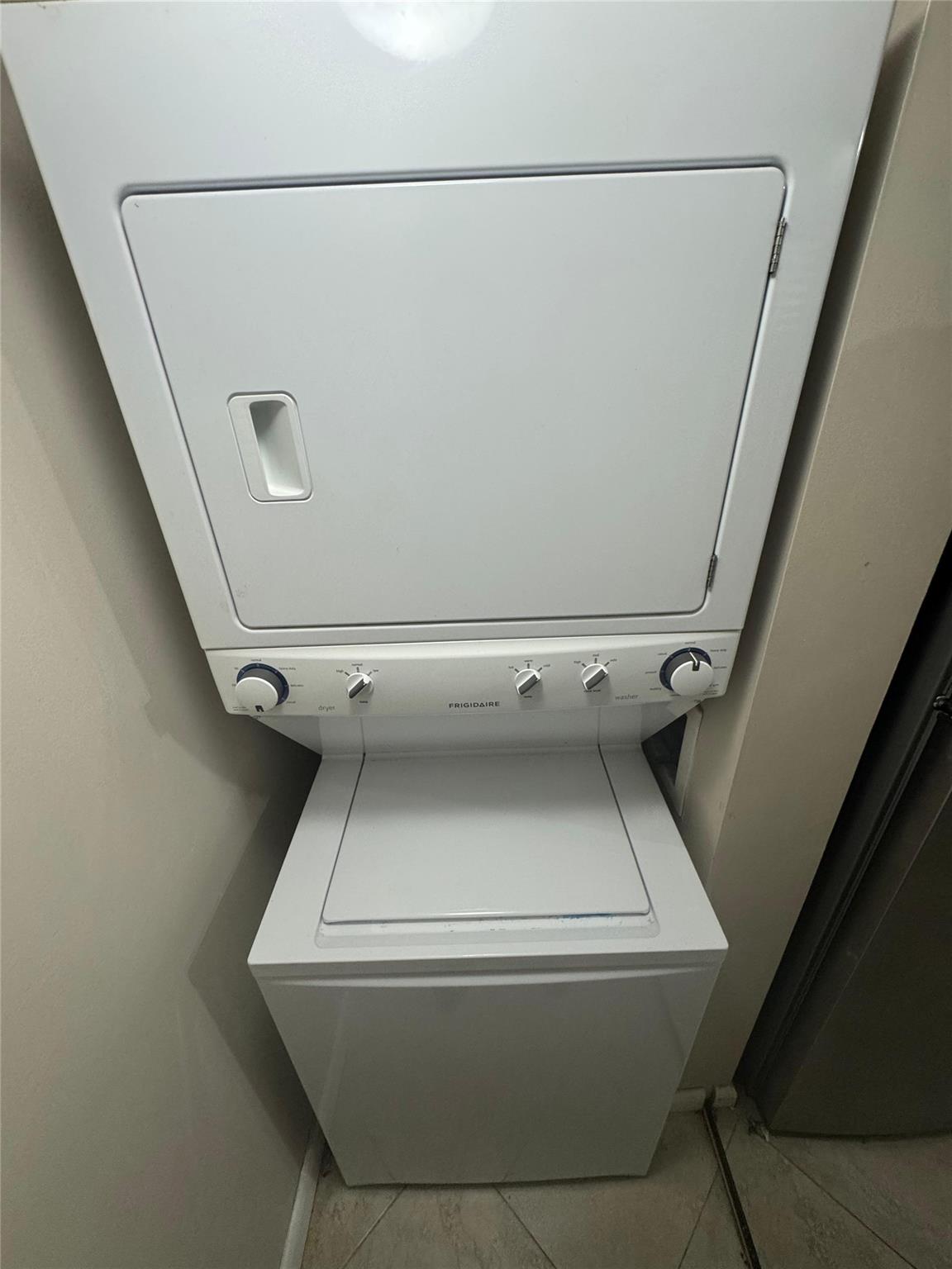 ROYAL GRAND CONDO - Residential Lease