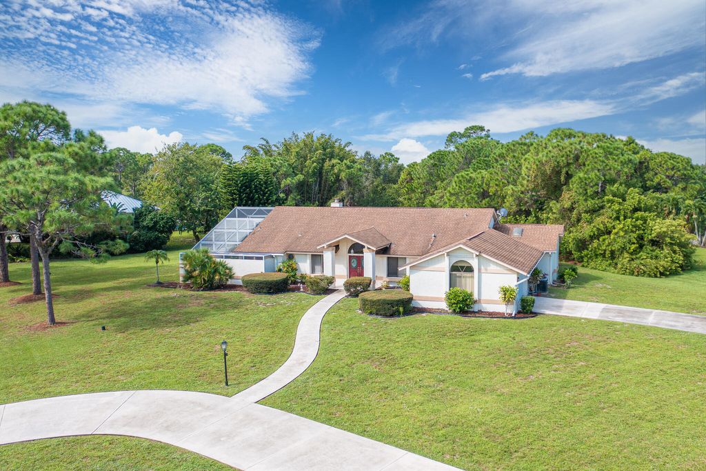 Photo of 132 NE Cypress Trail, Jensen Beach, FL 34957 (MLS # R10838719)