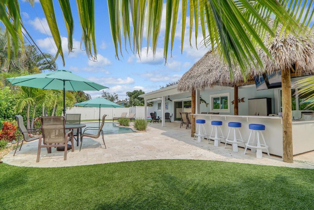 Photo of 27 Willow Road, Tequesta, FL 33469 (MLS # R10988041)