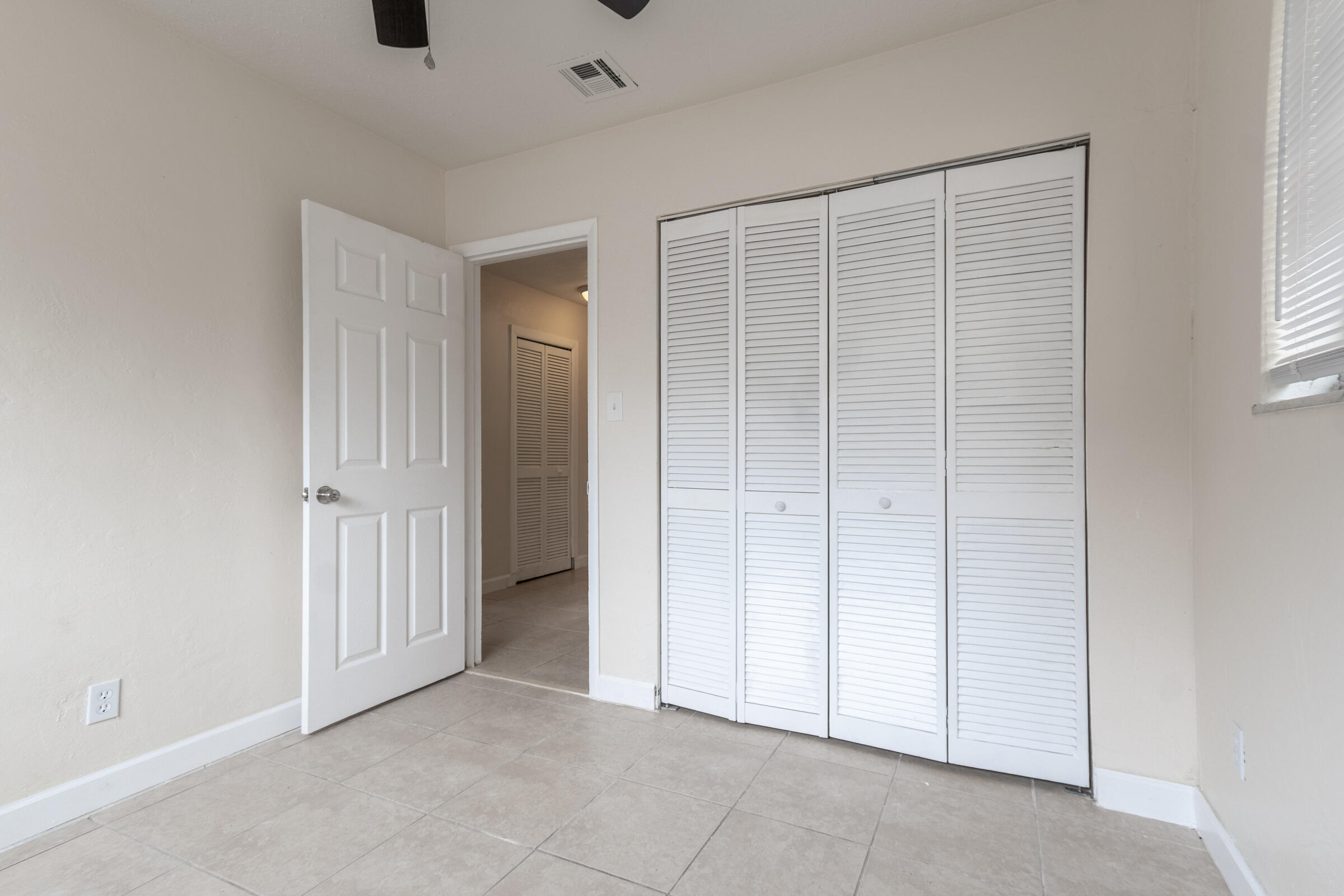 RIVER PARK UNIT 5 - Residential Lease