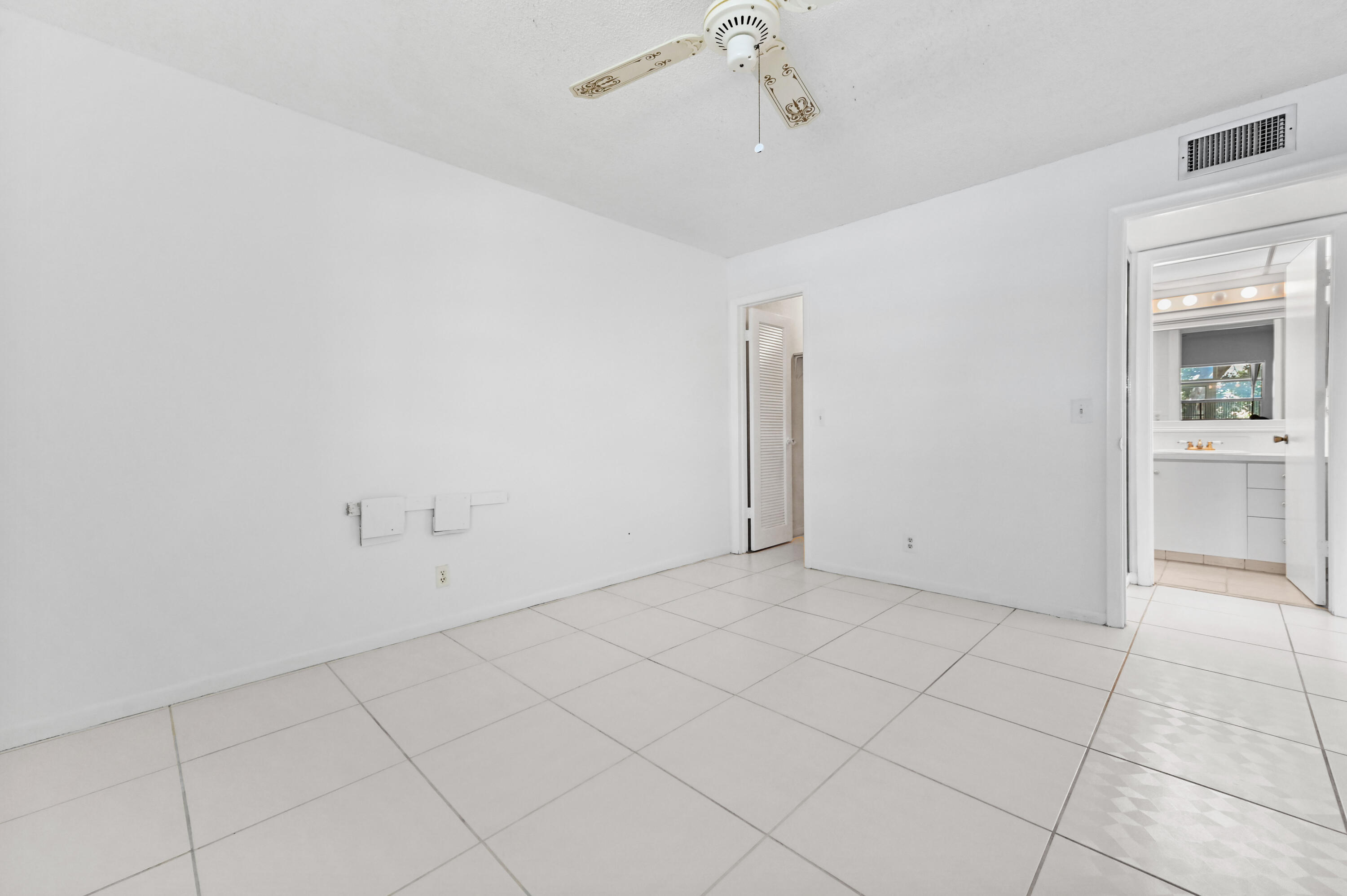 KINGS POINT CAPRI - Residential