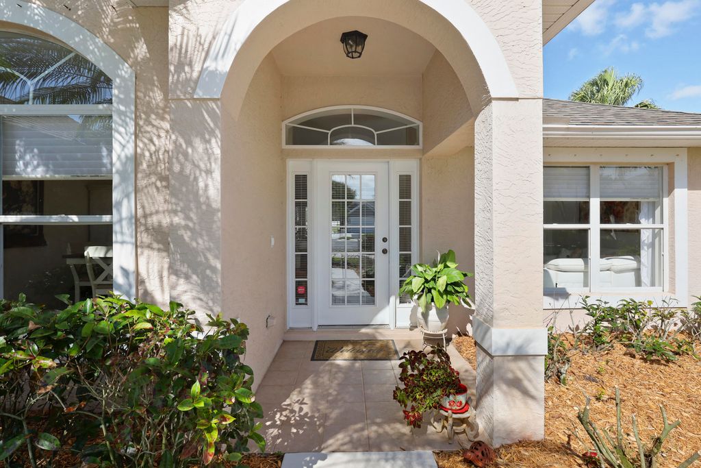 Photo of 375 E Temple Ct Court SW, Vero Beach, FL 32968 (MLS # B26015889)