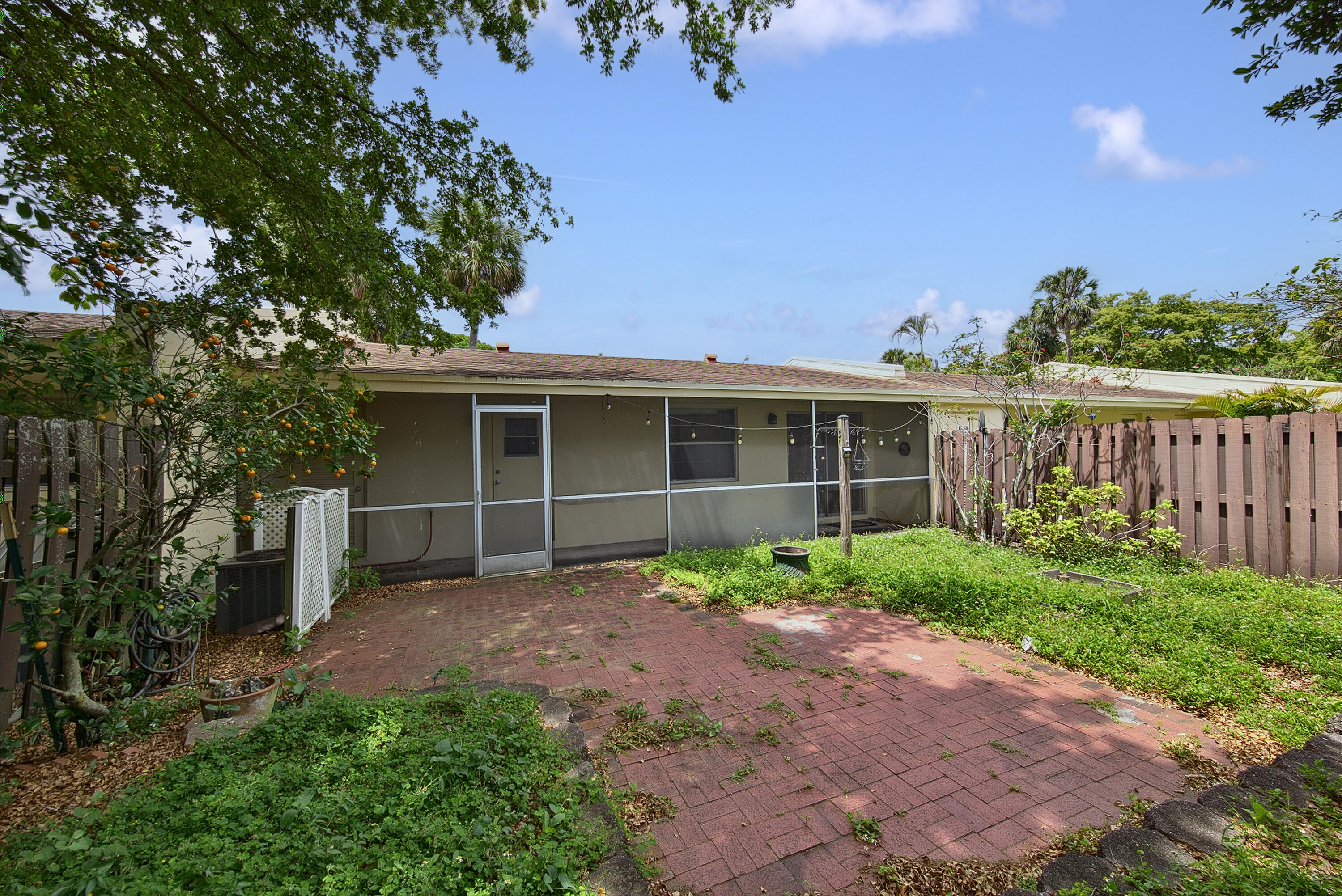 NO 1 PALM-AIRE VILLAGE CONDO - Residential