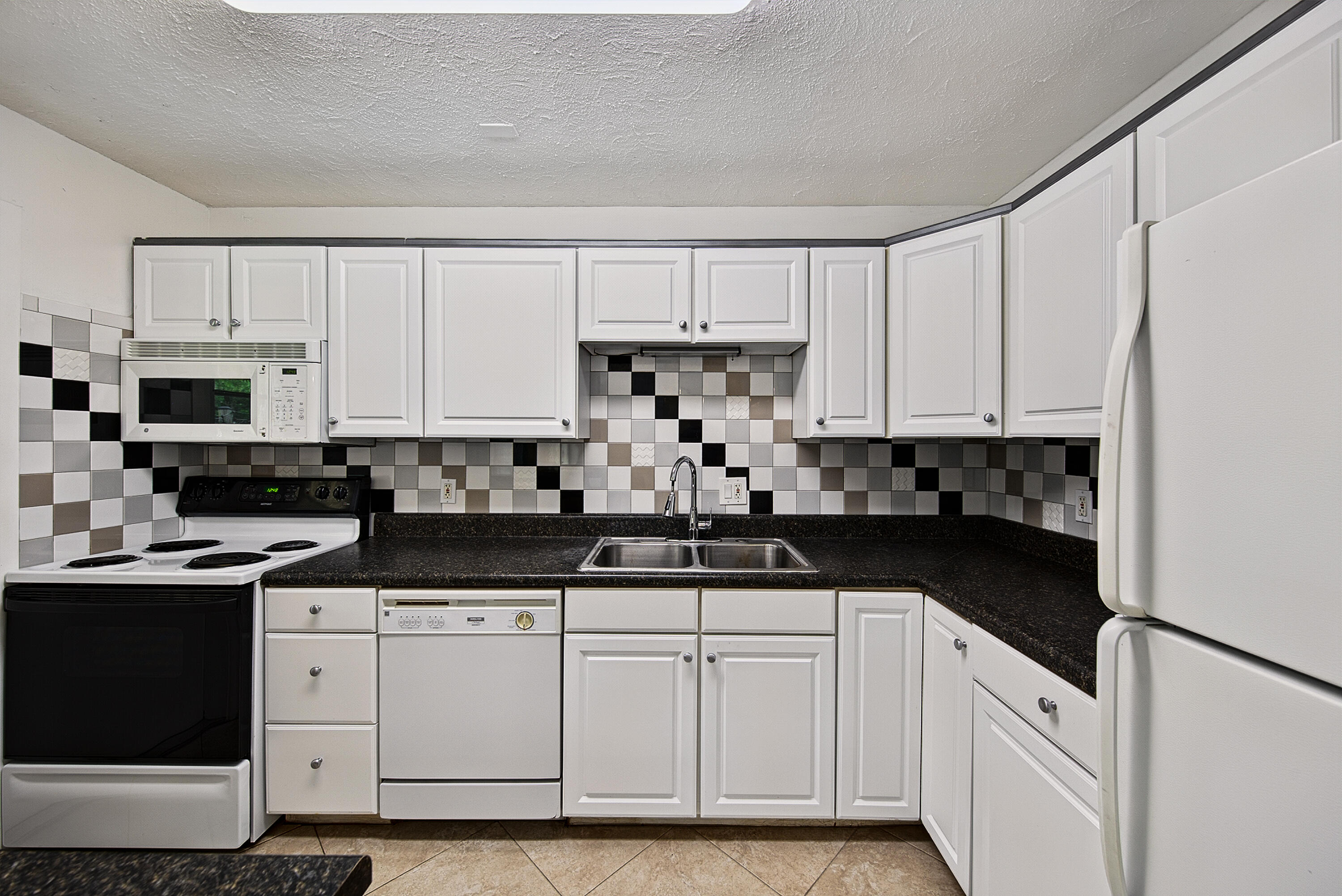 NO 1 PALM-AIRE VILLAGE CONDO - Residential