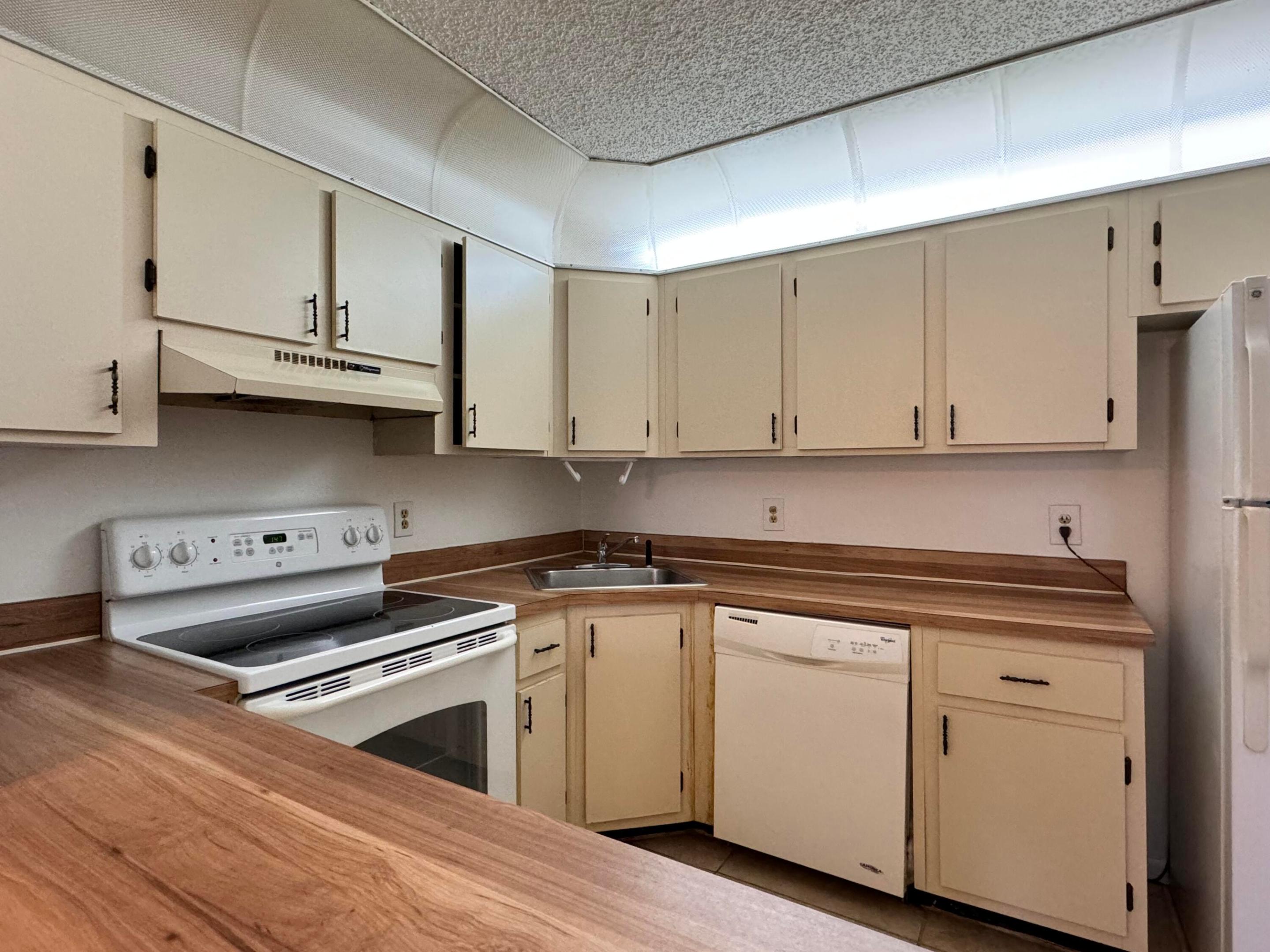 PINE RIDGE NORTH I CONDO - Residential Lease