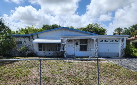 Photo of 1861 NW 7th Terrace W, Pompano Beach, FL 33060 (MLS # B26010986)