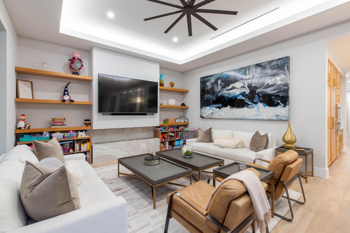 BREAKERS WEST 8 - Residential