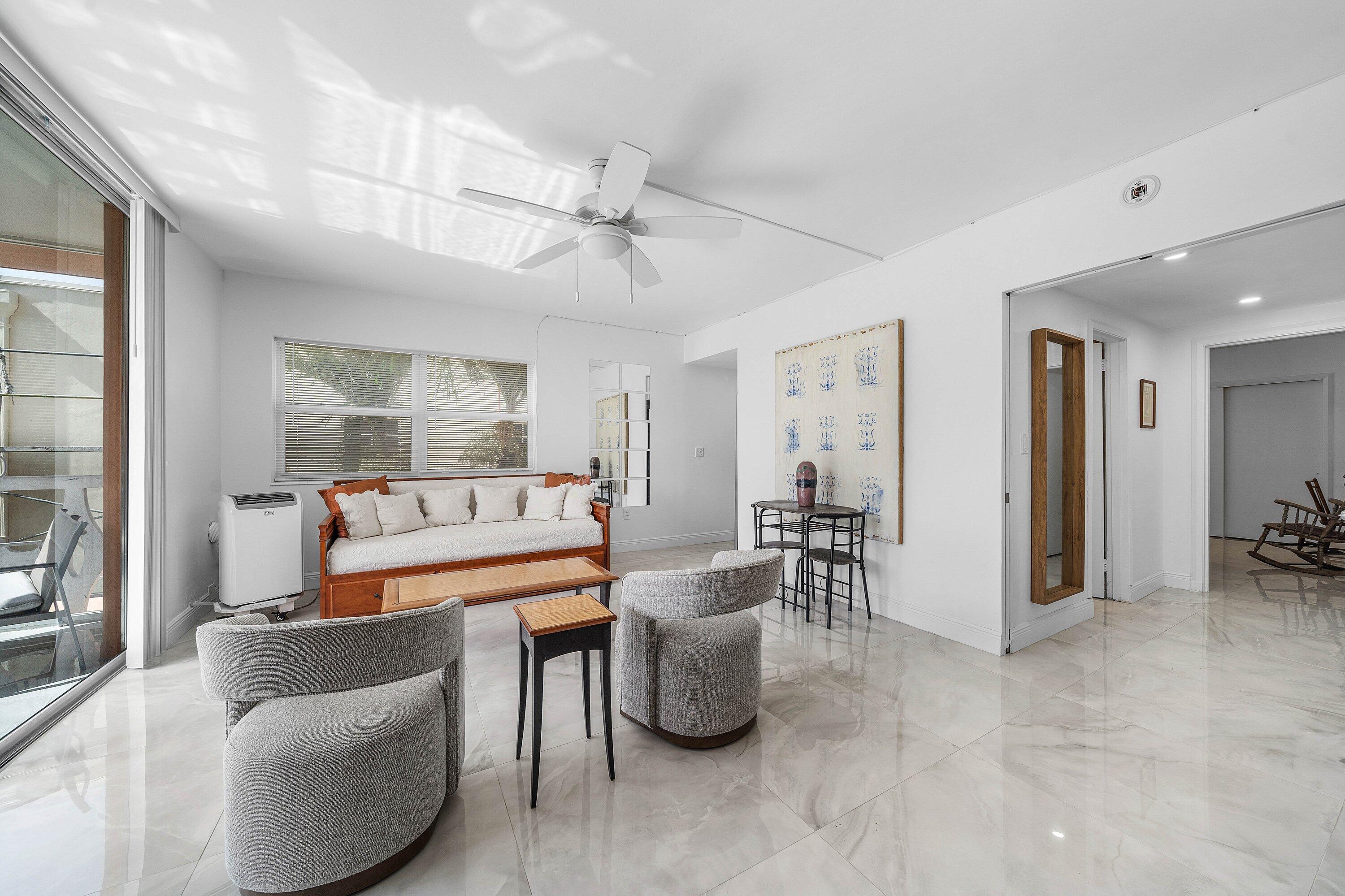 15 S Golfview Road 206