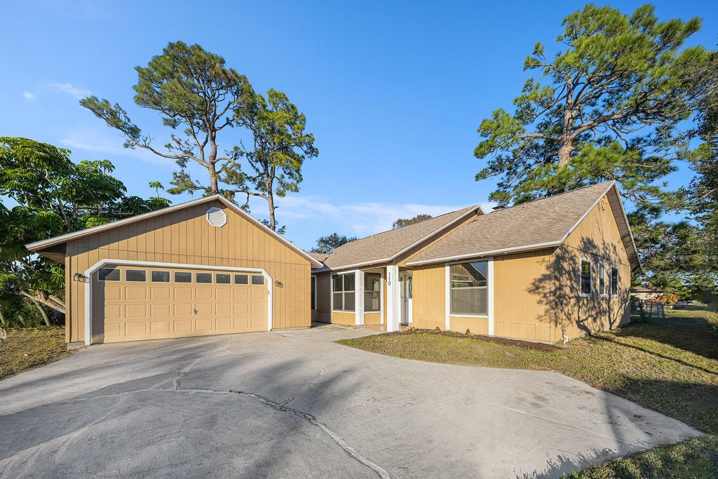 Photo of 110 Cardinal Drive, Sebastian, FL 32958 (MLS # R11154588)