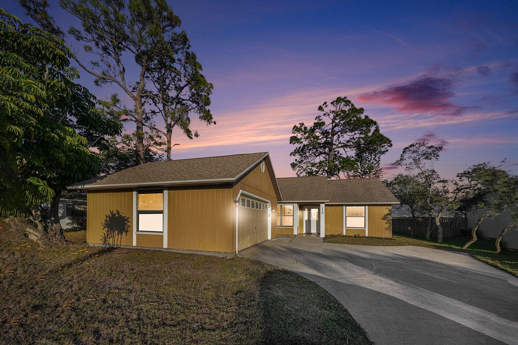 Photo of 110 Cardinal Drive, Sebastian, FL 32958 (MLS # R11154588)