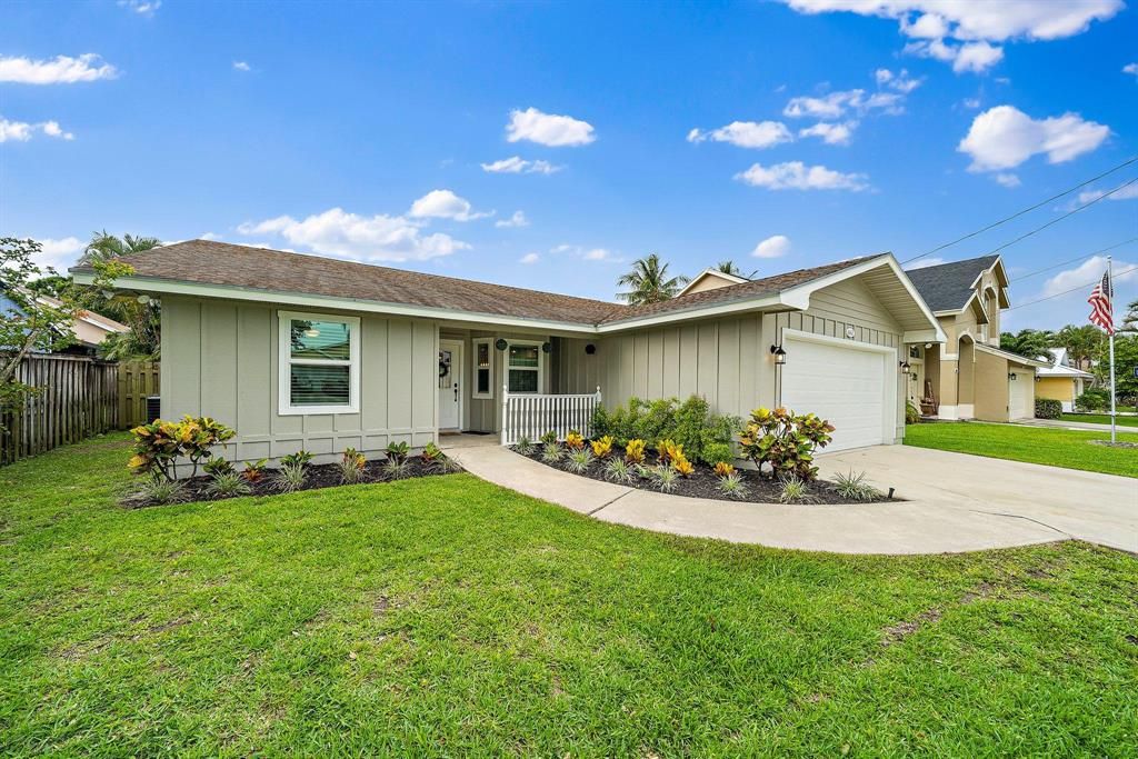 Photo of 6142 Robinson Street, Jupiter, FL 33458 (MLS # R10716328)