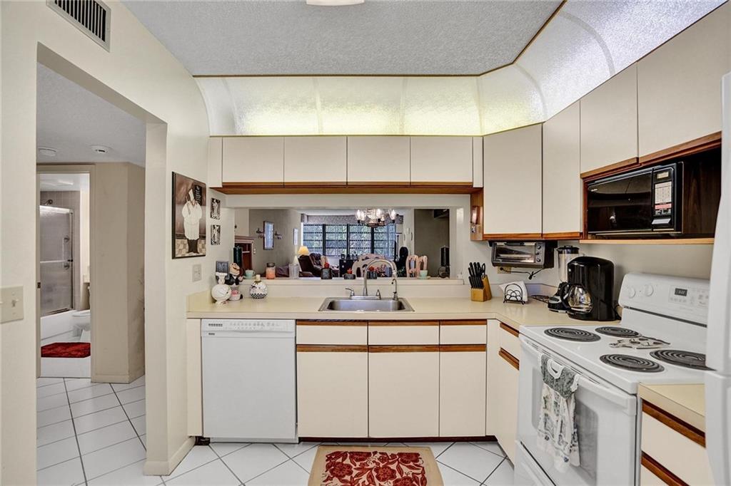 TRADEWINDS @ TOWNSHIP - Residential