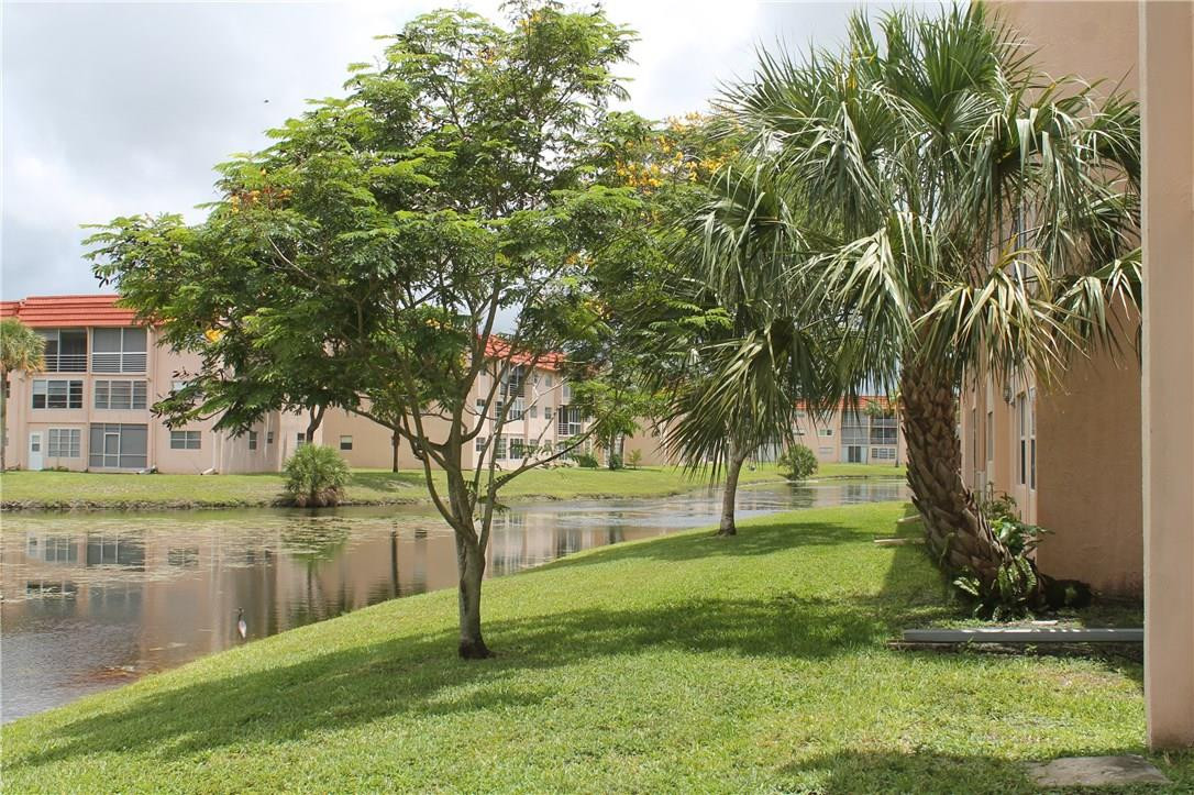 SUNRISE LAKES - Residential