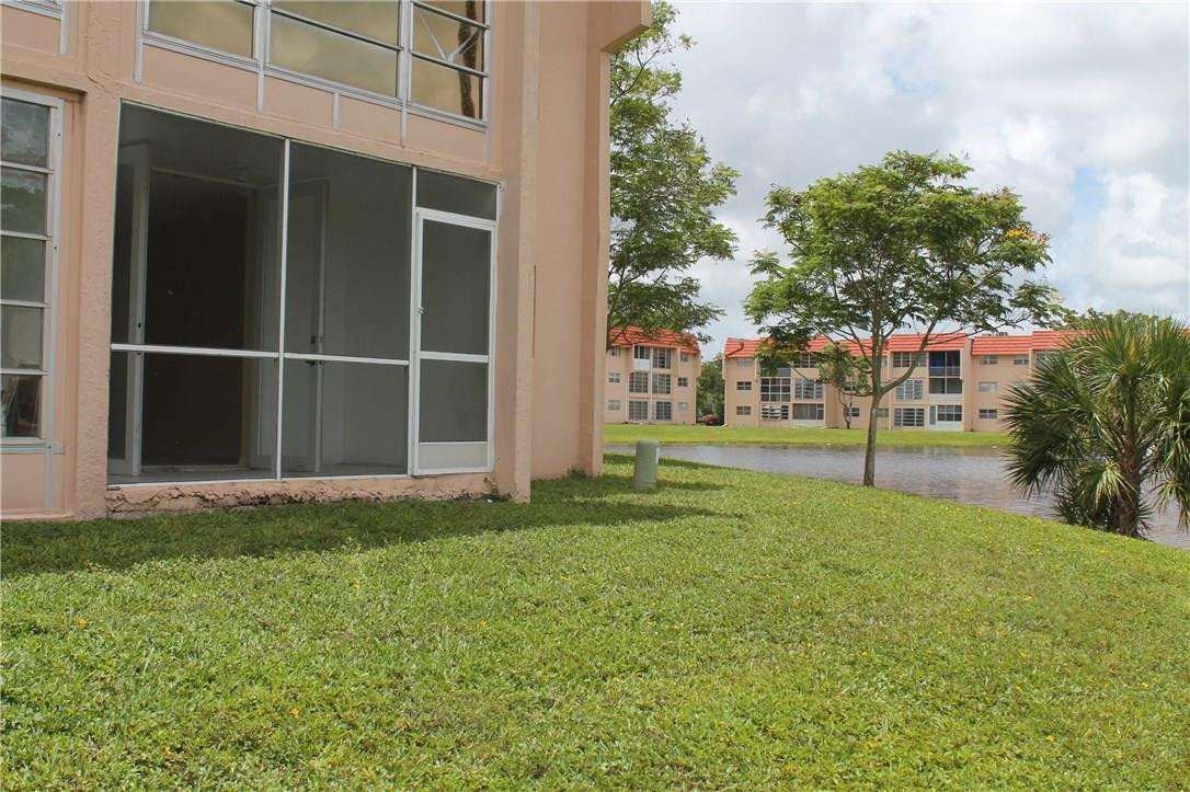 SUNRISE LAKES - Residential