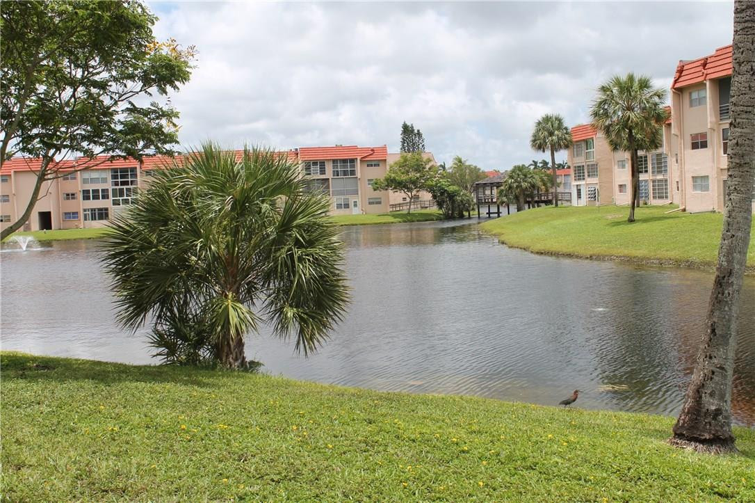 SUNRISE LAKES - Residential
