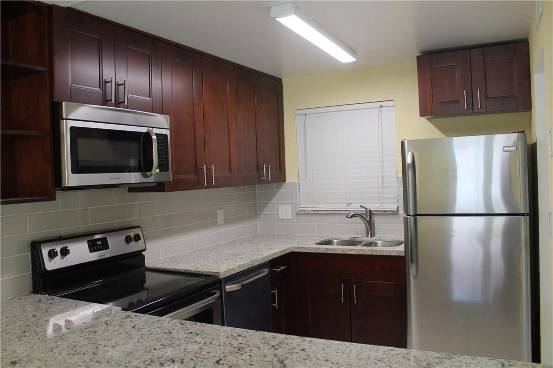 SUNRISE LAKES - Residential
