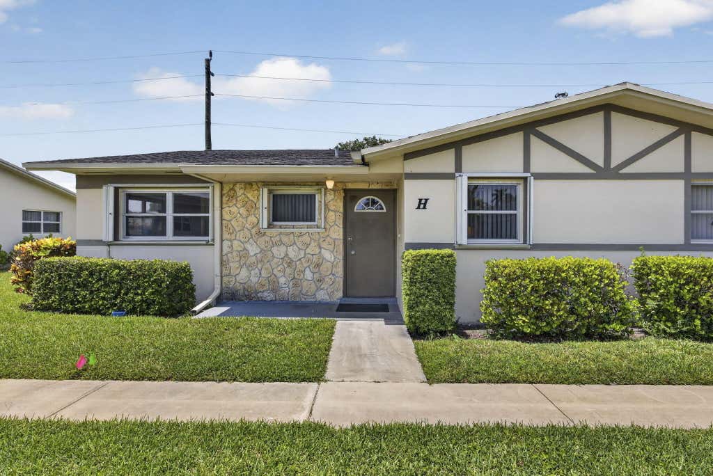 Photo of 2521 Emory Drive W #H, West Palm Beach, FL 33415 (MLS # B26055178)