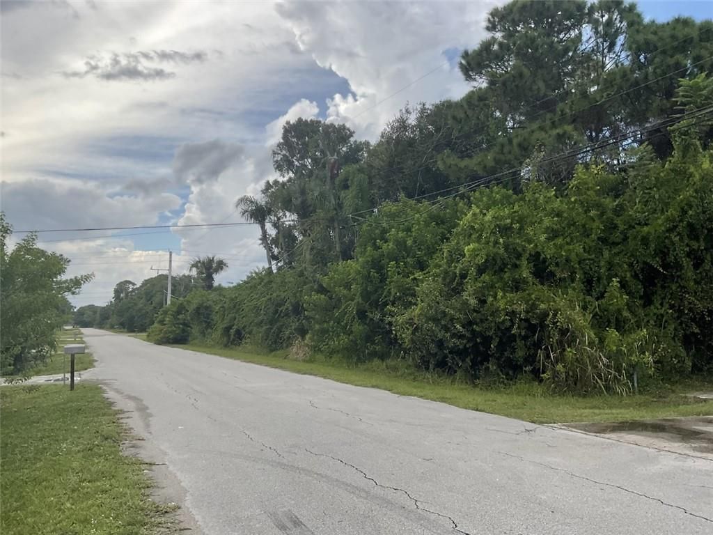Photo of 3514 Sloan Rd, Fort Pierce, FL 34947 (MLS # F10304079)