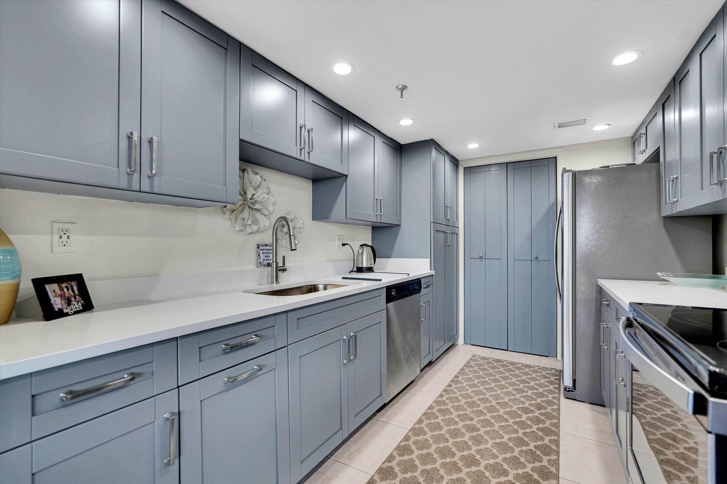 859 JEFFERY Street 306