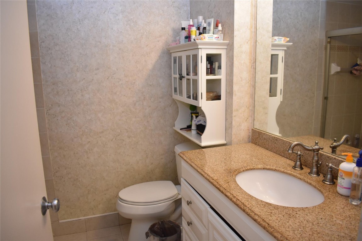 Sheridan East Condo Bldg - Residential Lease