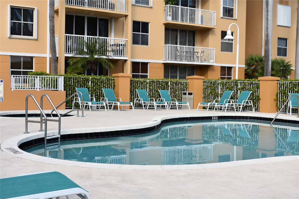 Sheridan East Condo Bldg - Residential Lease