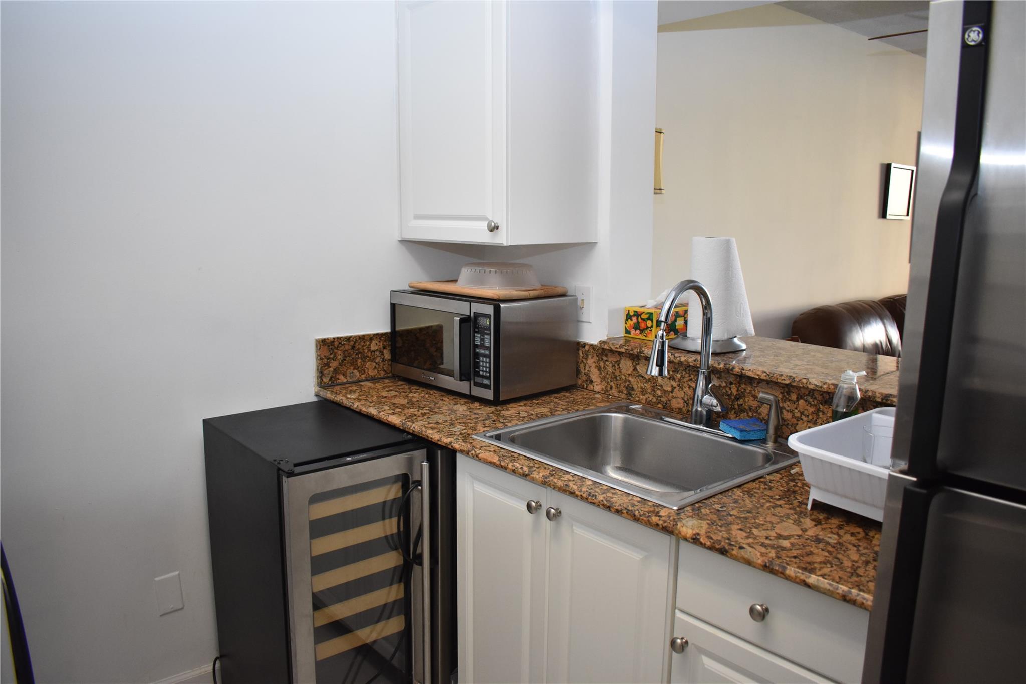 Sheridan East Condo Bldg - Residential Lease