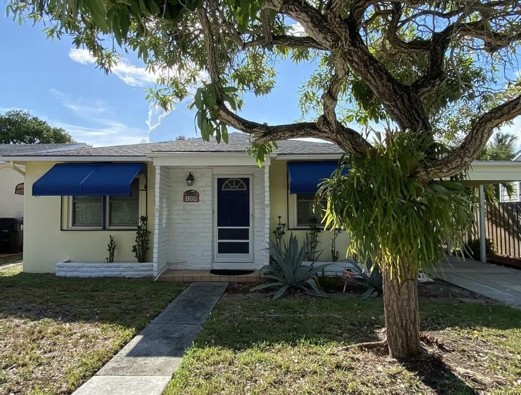 Photo of 1209 N M Street, Lake Worth Beach, FL 33460 (MLS # B26027831)