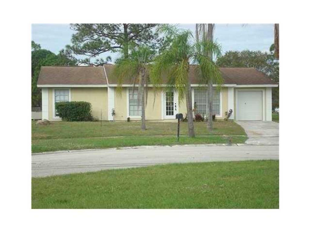 Photo of 462 NE Elmore Street, Port Saint Lucie, FL 34983 (MLS # R10979472)