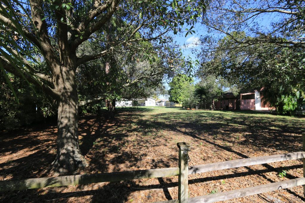 Photo of 305 SE Twig Avenue, Port St Lucie, FL 34983 (MLS # R10886113)