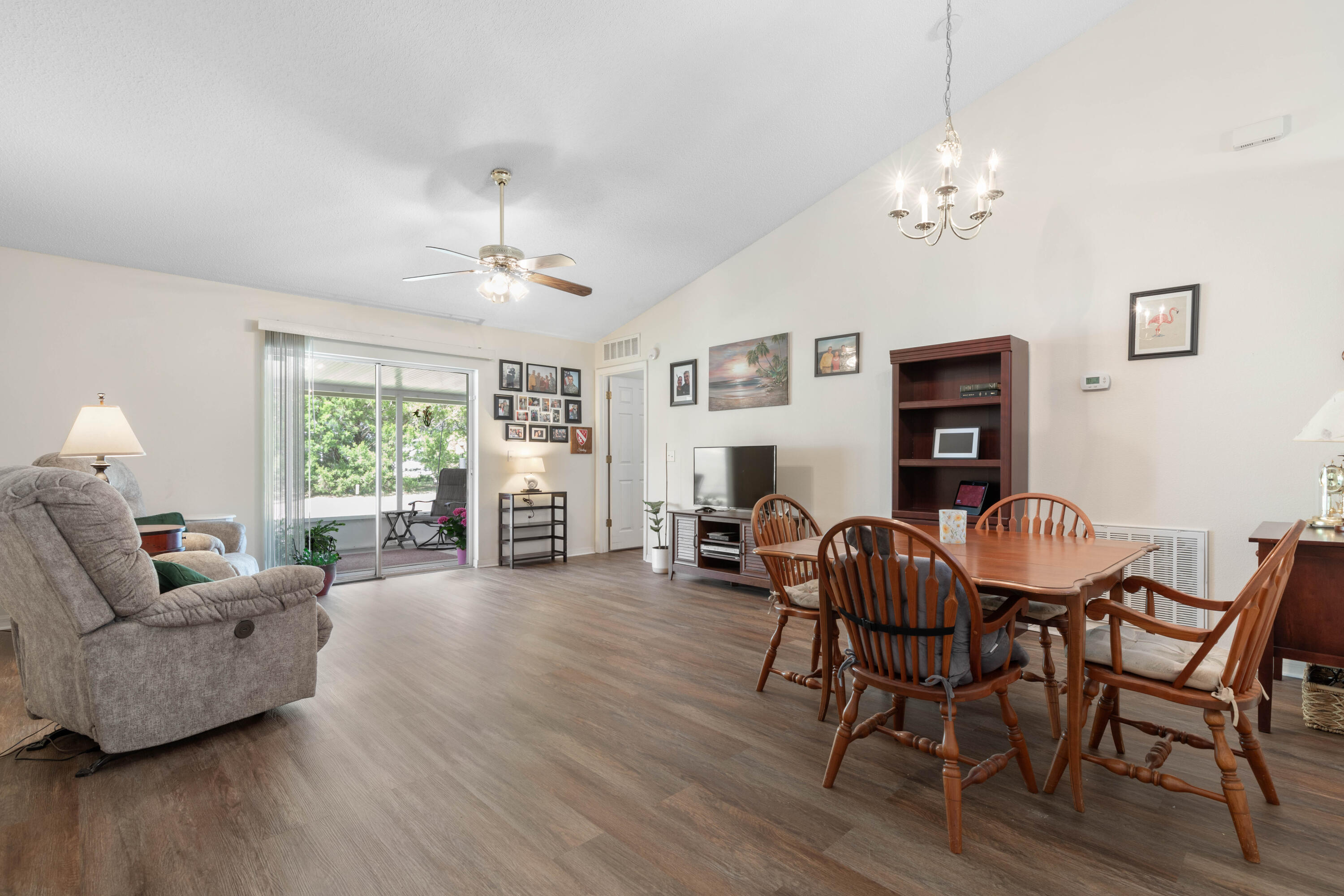 38 Lloyd Trail