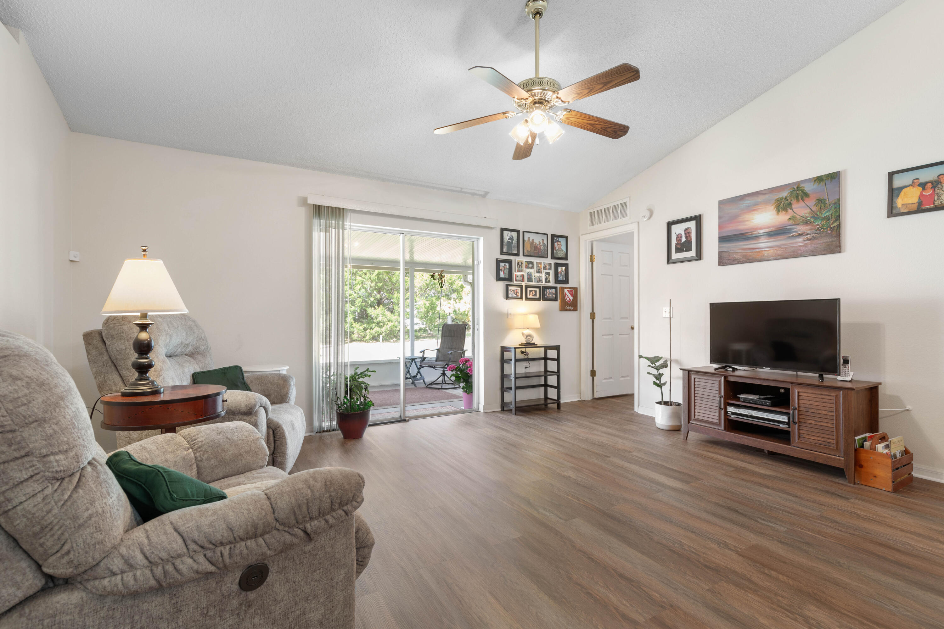38 Lloyd Trail