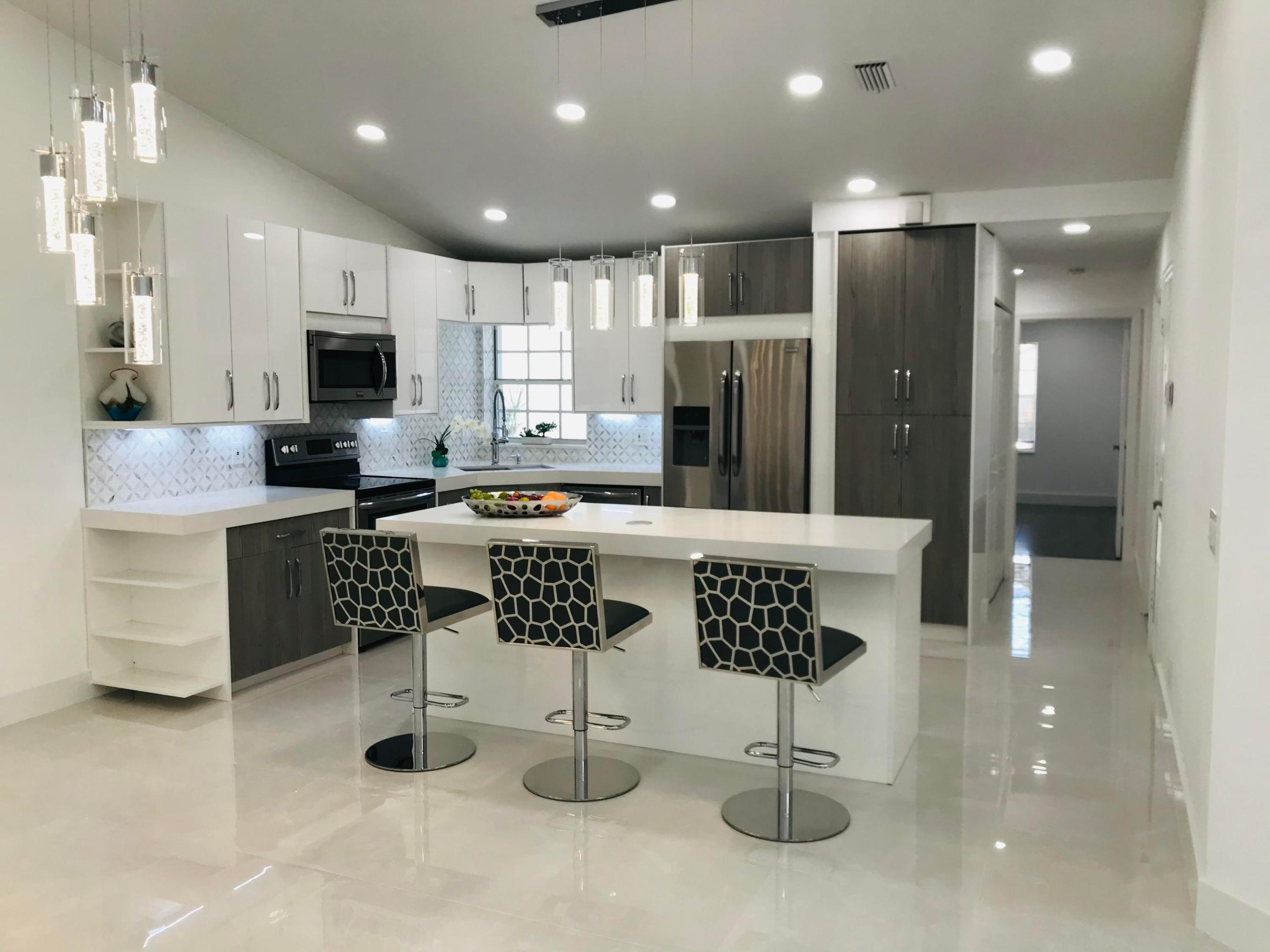 FLORAL LAKES - Residential