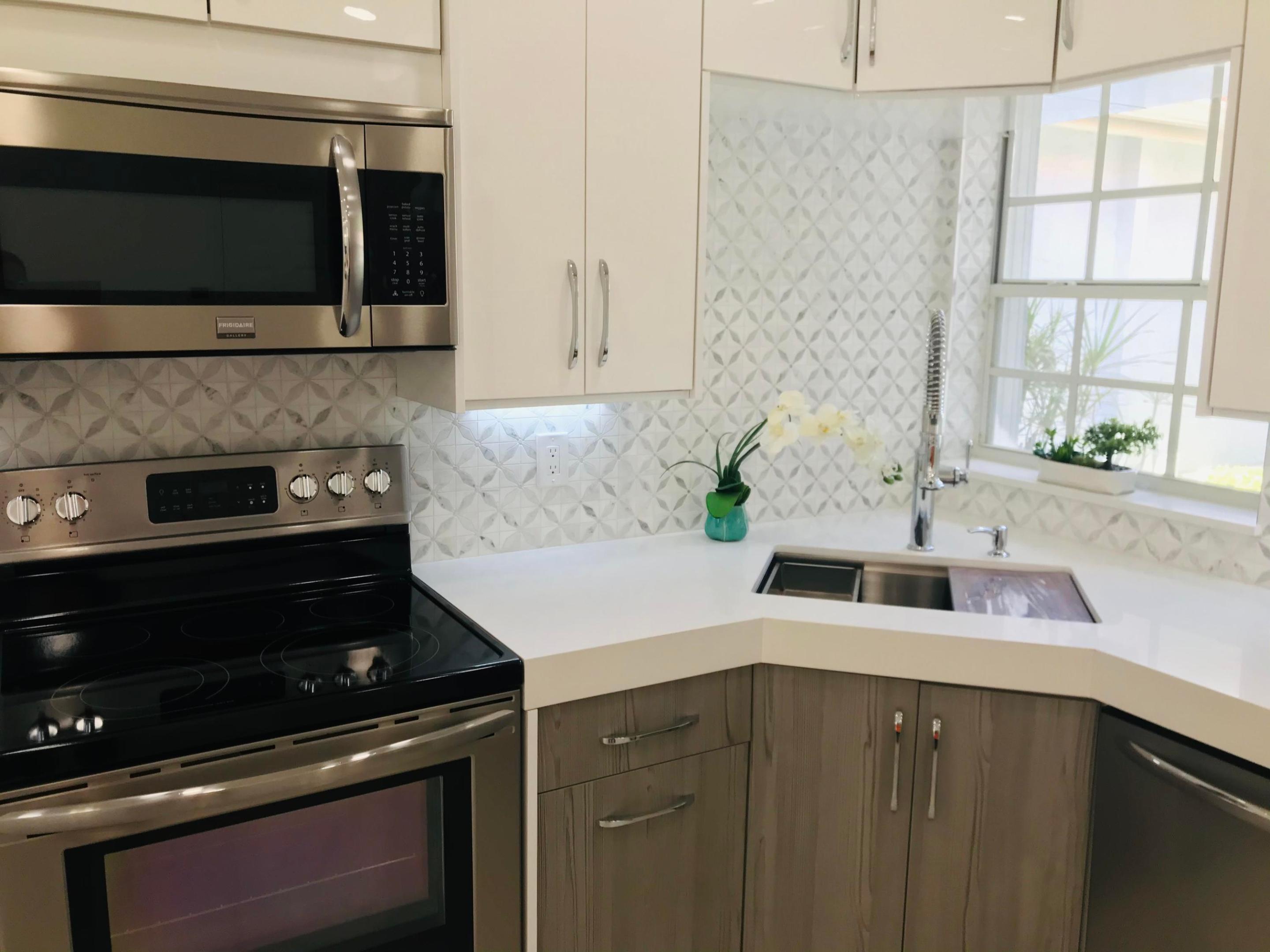 FLORAL LAKES - Residential