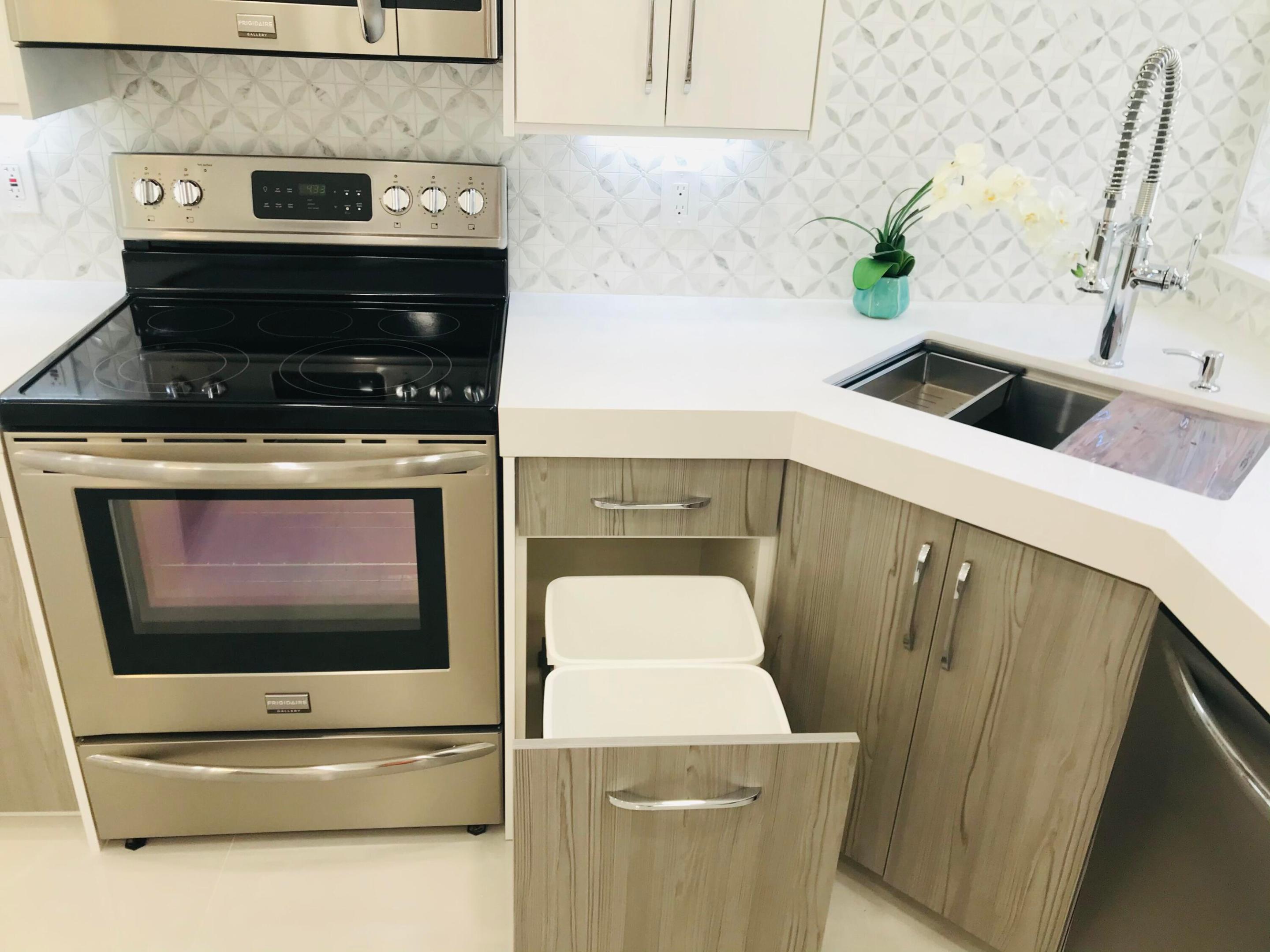 FLORAL LAKES - Residential
