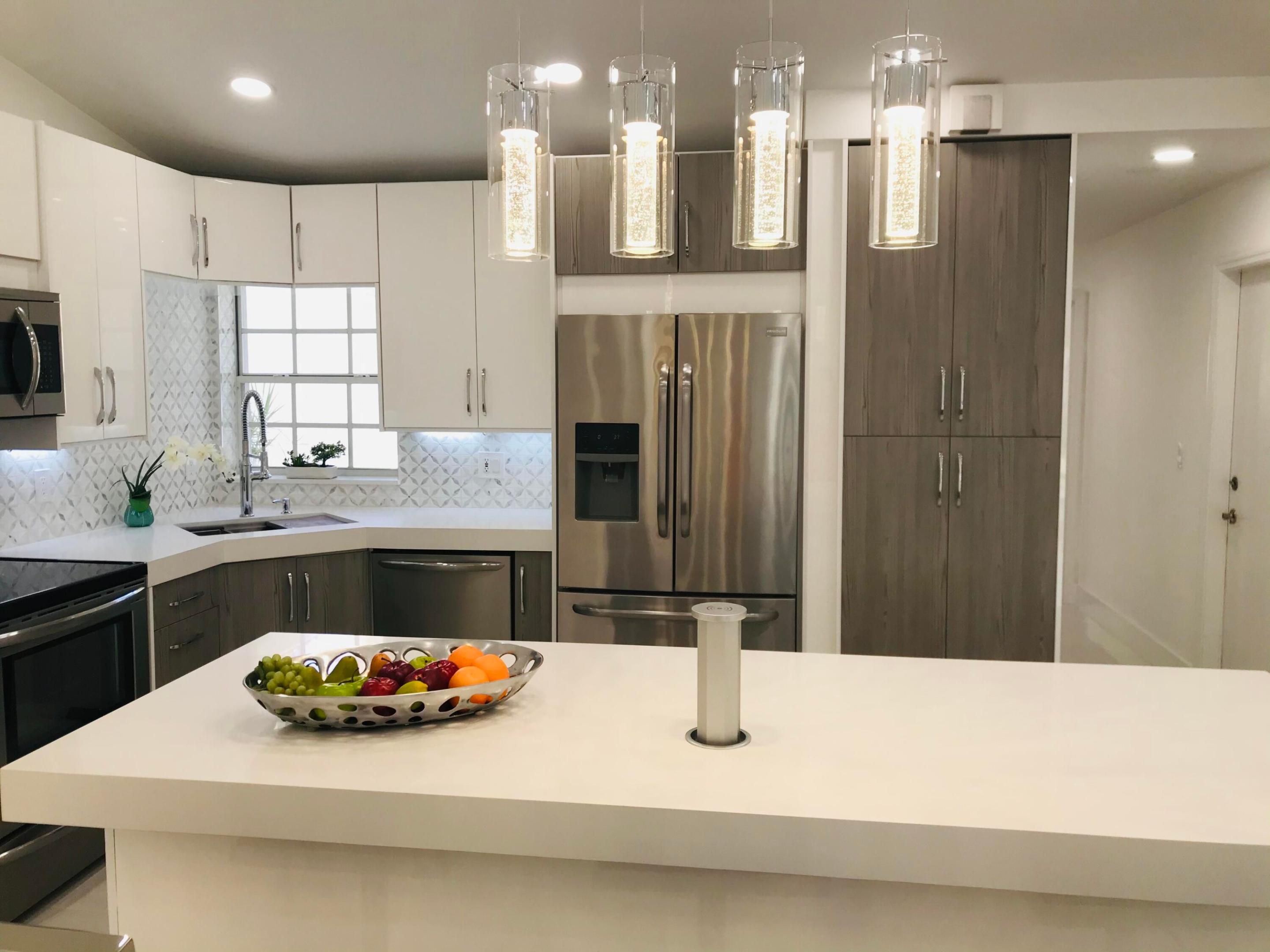 FLORAL LAKES - Residential