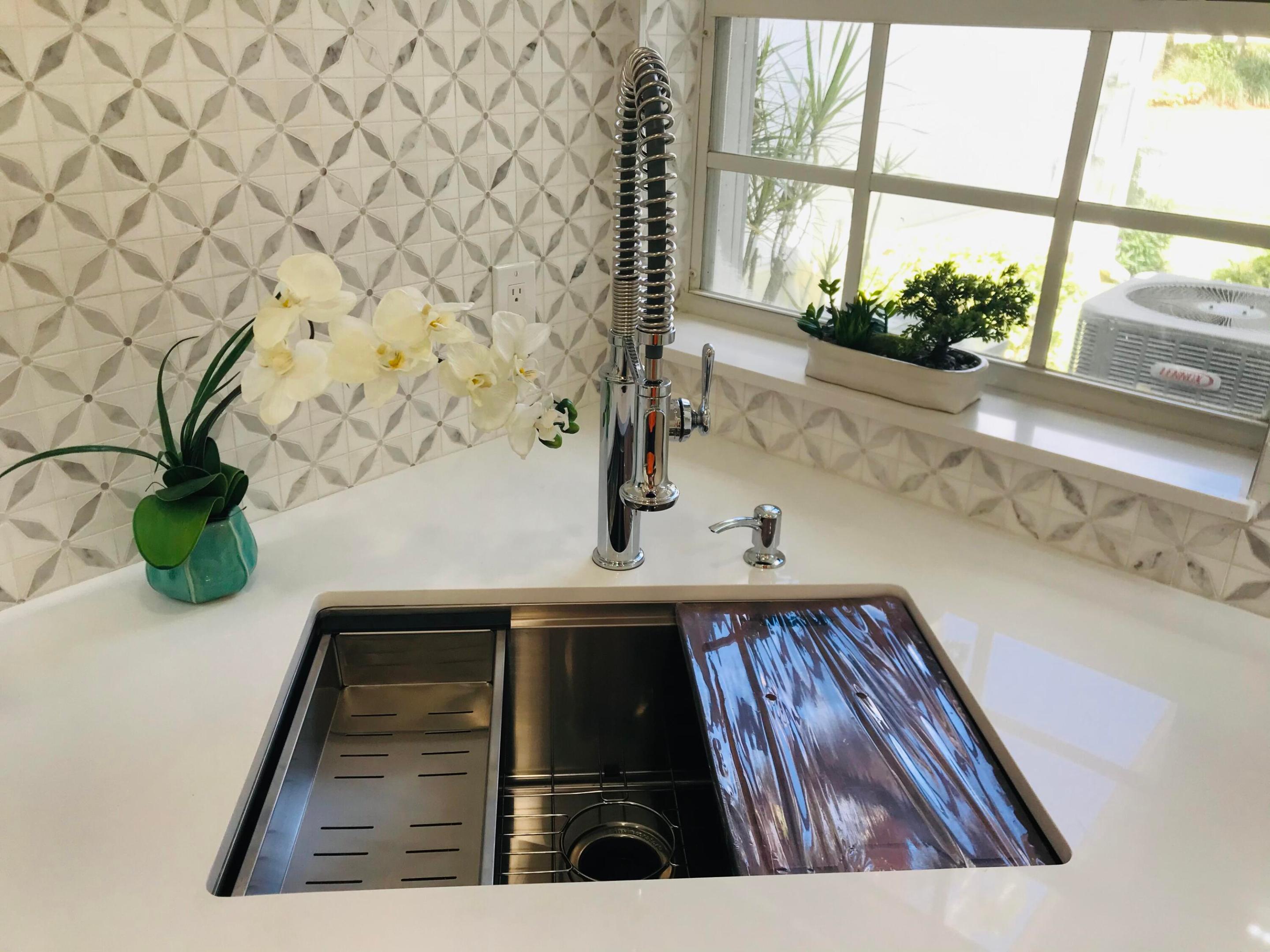 FLORAL LAKES - Residential